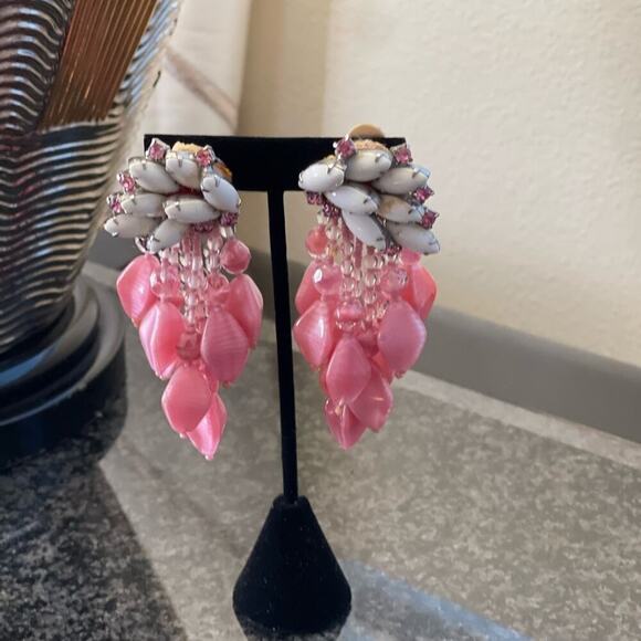 EARRINGS- Vintage Nightingale earrings – clip -  join the pink craze - Picture 2 of 6